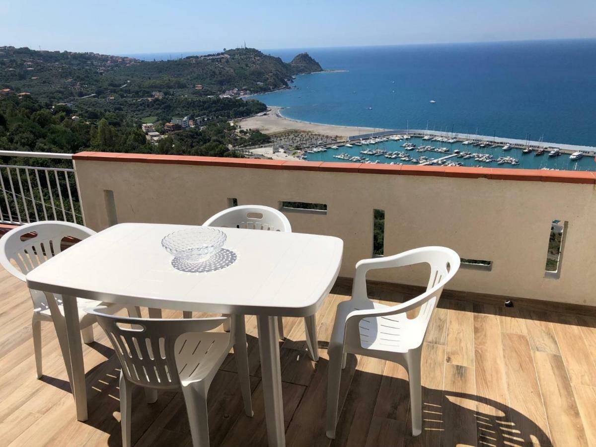 Appartamento Vista Mare Capo dʼOrlando Buitenkant foto